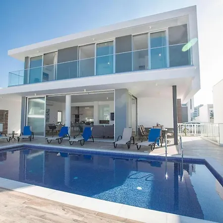 Olive 17 * Protaras